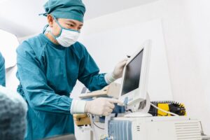 assistant-surgeon-put-patient-ventilatoroxygen-mask-preparation-surgery